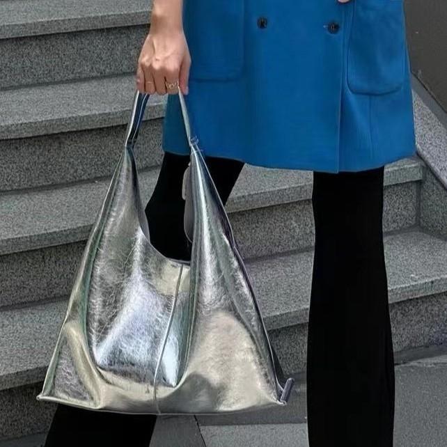 レディース バッグ 大容量 ショルダー レトロ 革 オイルワックス 牛皮 親子 鞄 韓国 高級感 普段使い 通勤用 伸縮性 軽量 吸湿速乾
