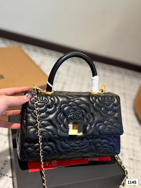 鞄 レディース シンプル ファッション チェーン付き ショルダーバッグ クロスボディバッグ 普段使い 軽量 コンパクト