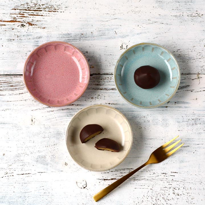 楽天市場 和食器 小皿 10cm フルート 3color 日本製 小皿 豆皿 醤油皿 薬味皿 おしゃれ お皿 皿 食器 プレート オシャレ 陶器 美濃焼 かわいい 洋食器 取り皿 サラダ皿 ケーキ皿 デザート皿 副菜皿 カフェ風 モダン食器 おうちごはん 窯元 ロングアイランド 楽天市場店