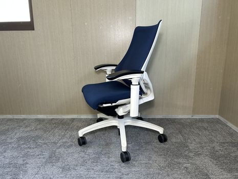 【中古】イトーキ ITOKI エフ F 可動肘 ブルー / ホワイト 2018年製 KG-170JB-W9B2 執務チェア リモートワーク 在宅ワーク【リユース】