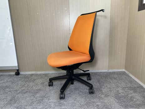 【訳アリ】【中古】イトーキ　ITOKI　ノナチェア　nona　肘なし　アンバーオレンジ/ブラック　KZ-330JBH-T1D3　執務チェア　リモートワーク　在宅ワーク【リユース】｜中古オフィス家具　ループステージ