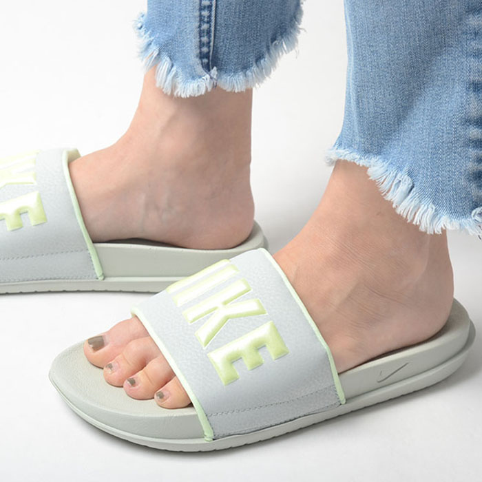 楽天市場】NIKE OFFCOURT SLIDE FP BETRUE hyper pink/white