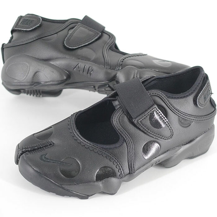 WMNS NIKE AIR RIFT ウィメンズ ナイキ 大気圏 昇降機 レディース スニーカー なめし革 黒いこと ir1226-002