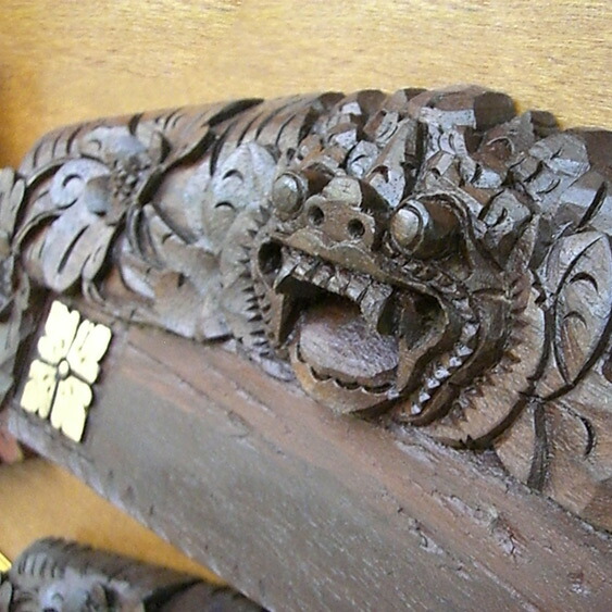 オーダーネームプレート置型バロン柄マホガニー無垢材使用 サイズ30x12cm アジアン バリ 雑貨 インテリア おしゃれ ネームプレート オーダー プレゼント Loop 和室 モダン リゾート アジア インドネシア 部屋 表札 戸建て 木製 ネーム プレート アジアン雑貨