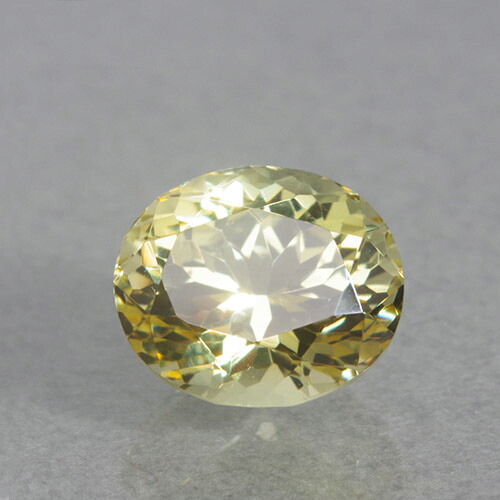 蛍光イエローアパタイト 4.79ct UVペン付 bf-2024ミラーボールのように小さな面を多く付けて、キラキラと全体がきらめきます。高い透明感とテリの強さで、どこから見ても動きのある輝きで美しいです。また紫外線でピンクに蛍光するのも魅力です。|レアストーン専門店大阪ウエルダー