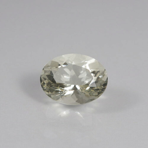 リビアングラス 2.75ct bf-3214エジプト西部のリビア砂漠に約2,800万年前に起きた隕石衝突の超高温・超高圧環境下でできた天然のガラスです。稀少性が高く、現在では収集が禁止されてて、現在市場に流通しているものは過去に採取されたストックのみとなってます。｜レアストーン専門店大阪ウエルダー