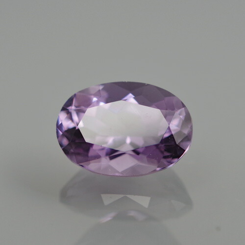 パープルスカポライト0.80ct bf-2565 無色や黄色や光彩効果を示すものなど、変種の多いスカポライトの中で、紫は希少な色です。 レアストーン専門店大阪ウエルダー 6,270円