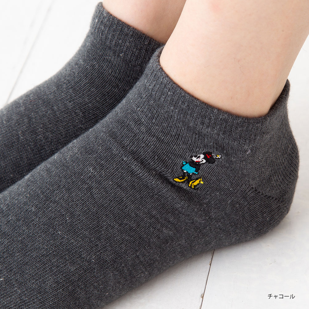 楽天市場 スニーカーソックス ミニーワンポイント刺繍 黒 白 チャコール 23 25cm スクールソックス ディズニー 通学 レディース ミニーマウス 靴下専門店 Lops