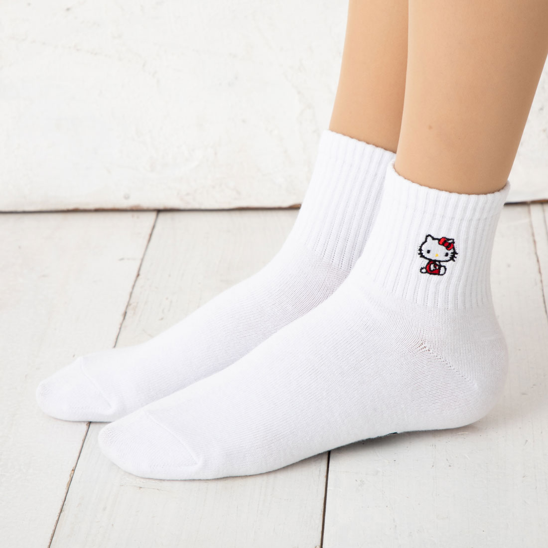 楽天市場 ハローキティ ワンポイント刺繍ソックス 23 25cm 白 スクールソックス 靴下 レディース サンリオ 靴下専門店 Lops