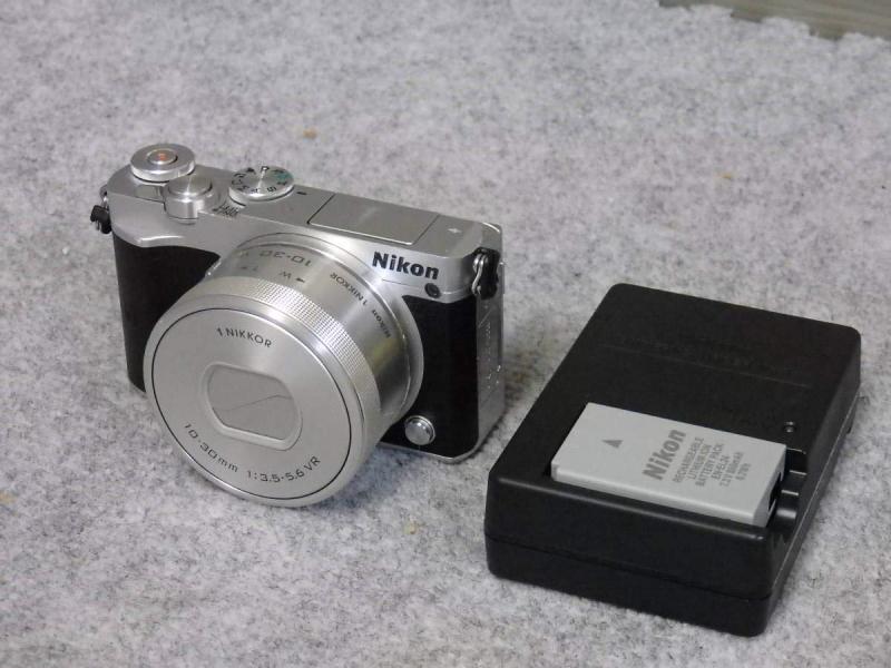 【中古】Nikon ミラーレス一眼 Nikon1 J5 標準パワーズームレンズキット シルバー J5HPLKSL当店保証30日間 人気モデル 高画質 売れ筋
