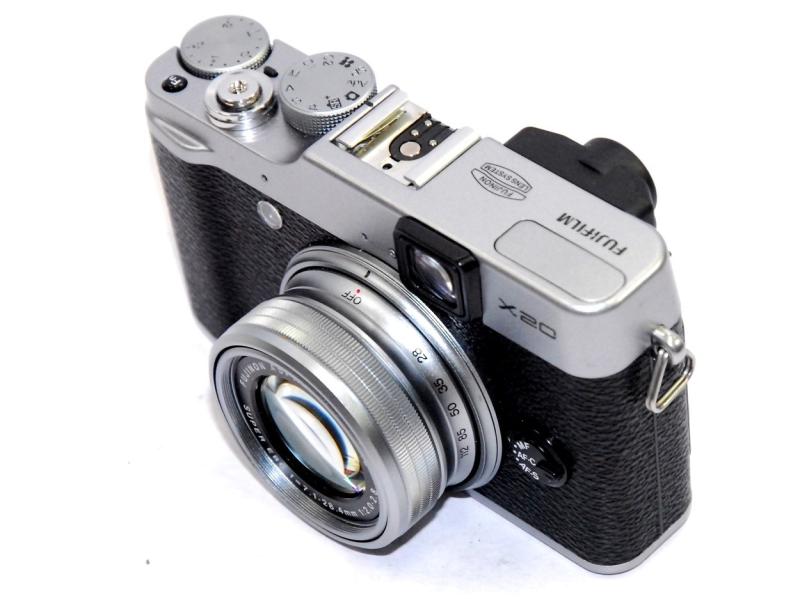 【中古】FUJIFILM デジタル写真機 X20S 光学4倍 しろがね色 F FX-X20S