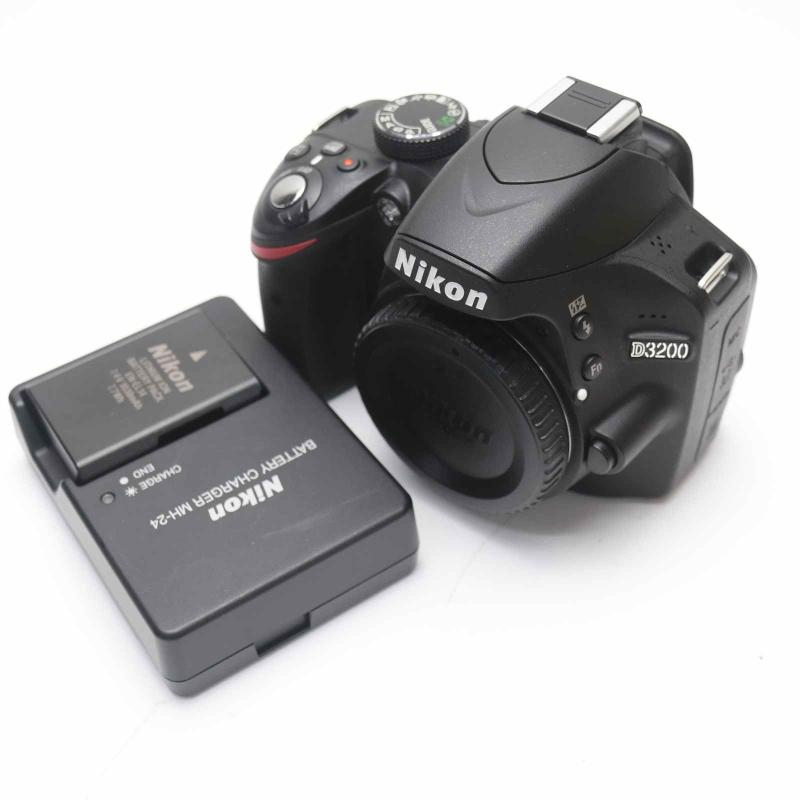 【中古】D3200 上半身 黒いこと当店引き受ける30昼日なか 一般受け青写真 高画質 売れ筋