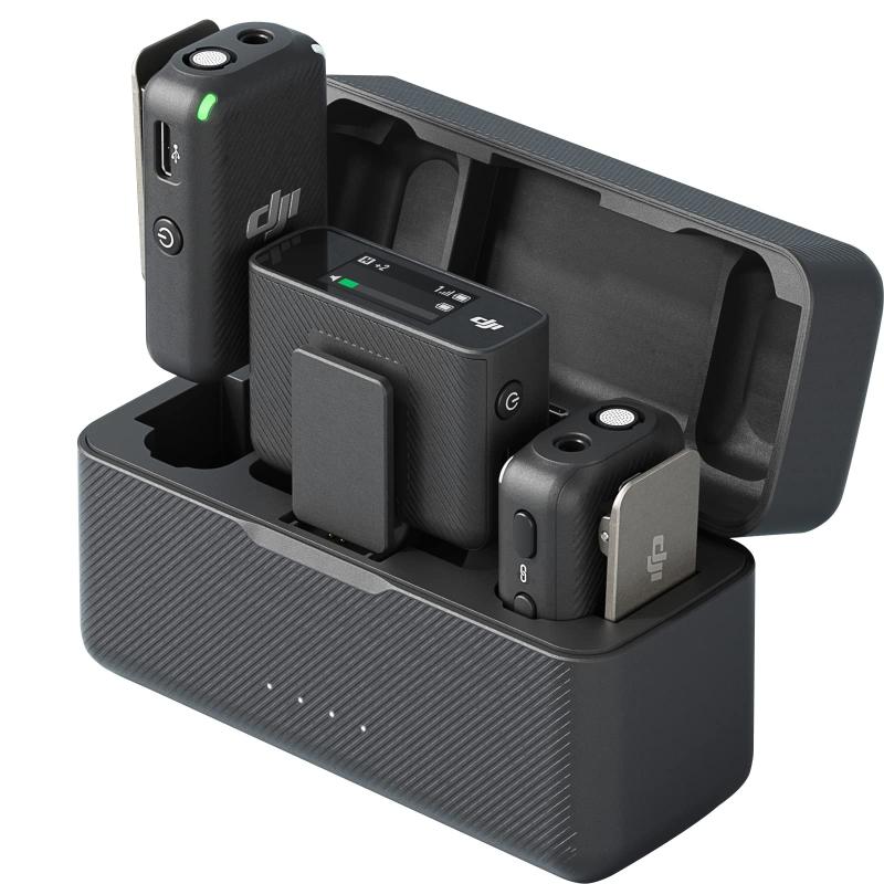 【中古】DJI Mic(トランスミッター×2 + レシーバー×1 + 充電ケース) ワイヤレス ラベリアマイク 伝送距離250m 15時間バッテリー駆動 ノイズ低減 PC iPhone インタビュー カメラ対応 YouTube Vlog用ワイヤレスマ|京都LaVIE店
