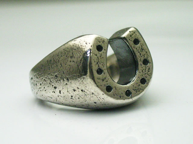 楽天市場 Lovecraft ラブクラフト ストーンホースシューリング スターリングシルバー ９２５ 馬蹄 蹄鉄 ラッキーセブン ７ 送料無料 ハンドメイド 手作り リング 指輪 プレゼント ギフト包装 メンズ レディース サイズ6 22号 シルバーアクセサリー