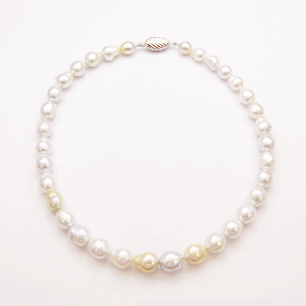 南洋白蝶パール　ネックレス　12〜14ミリ　中古品　格安で 12 - 14mm 白蝶真珠（ゴールド系）ネックレス | Moon Label - 大