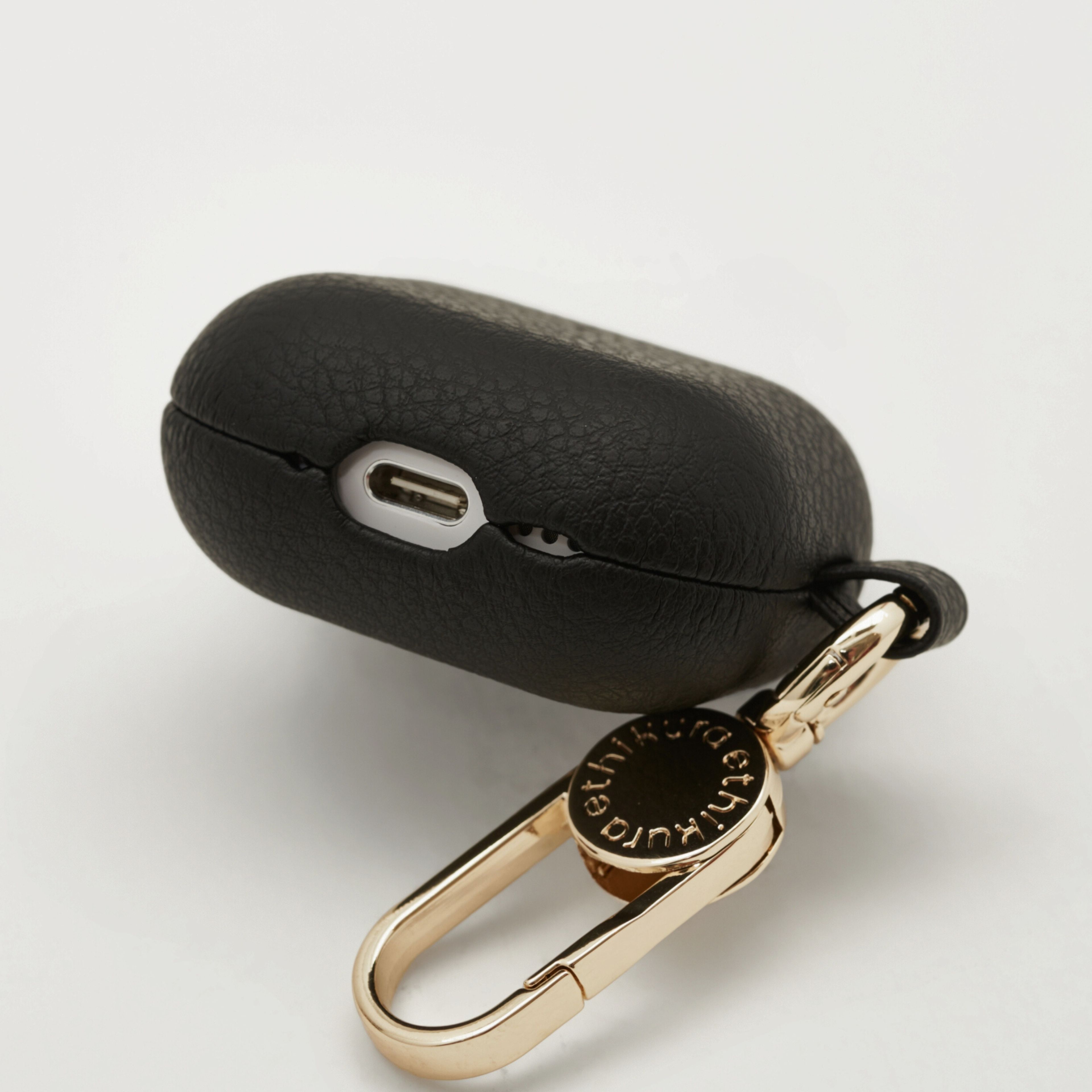 アップルエアーポッツ4ケース 名入れ刻印 ギフト | AirPods 4 カラビナ付き ヴィーガン レザー アップルレザー ブランド LOVST TOKYO ラヴィストトーキョー