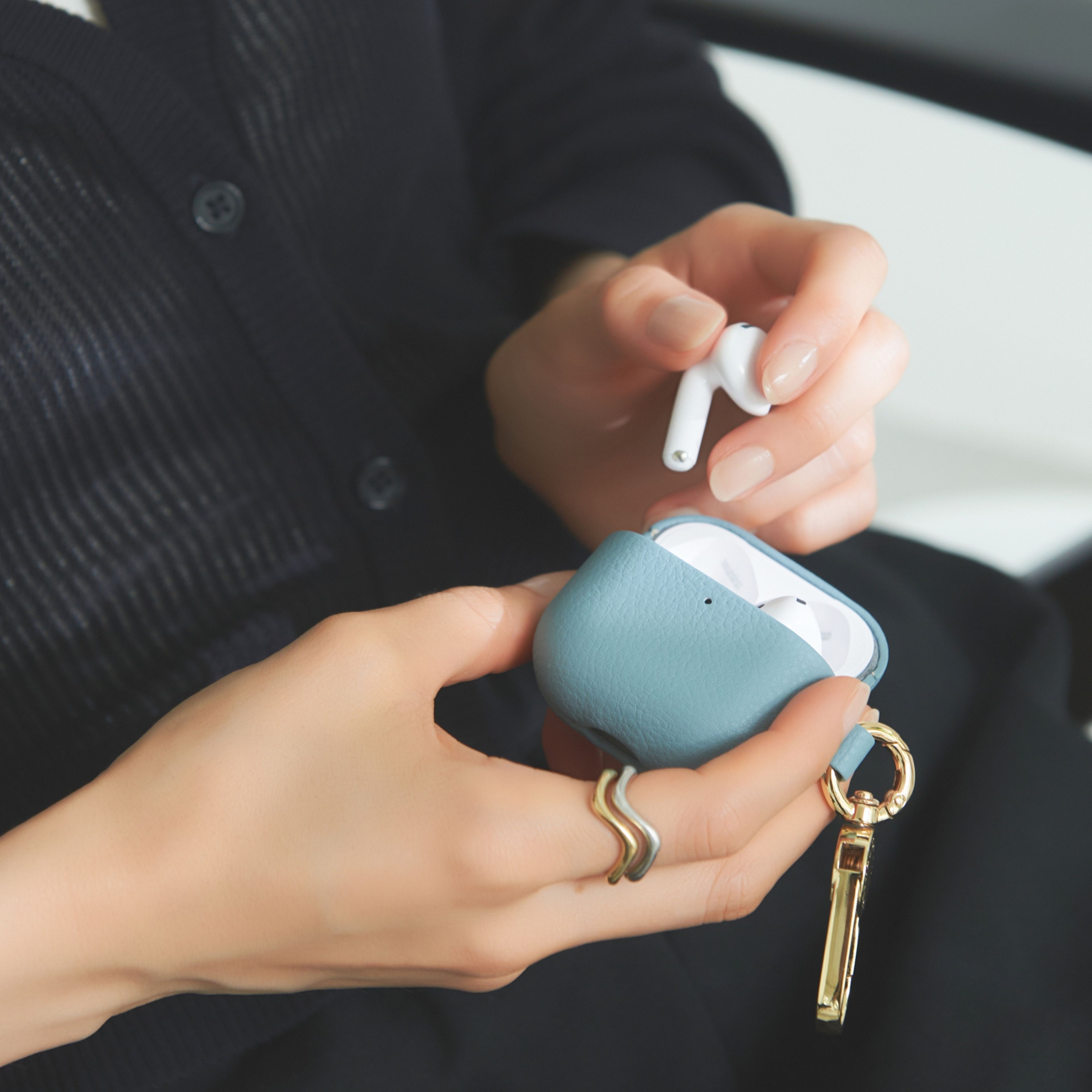 アップルエアーポッツ4ケース 名入れ刻印 ギフト | AirPods 4 カラビナ付き ヴィーガン レザー アップルレザー ブランド LOVST TOKYO ラヴィストトーキョー