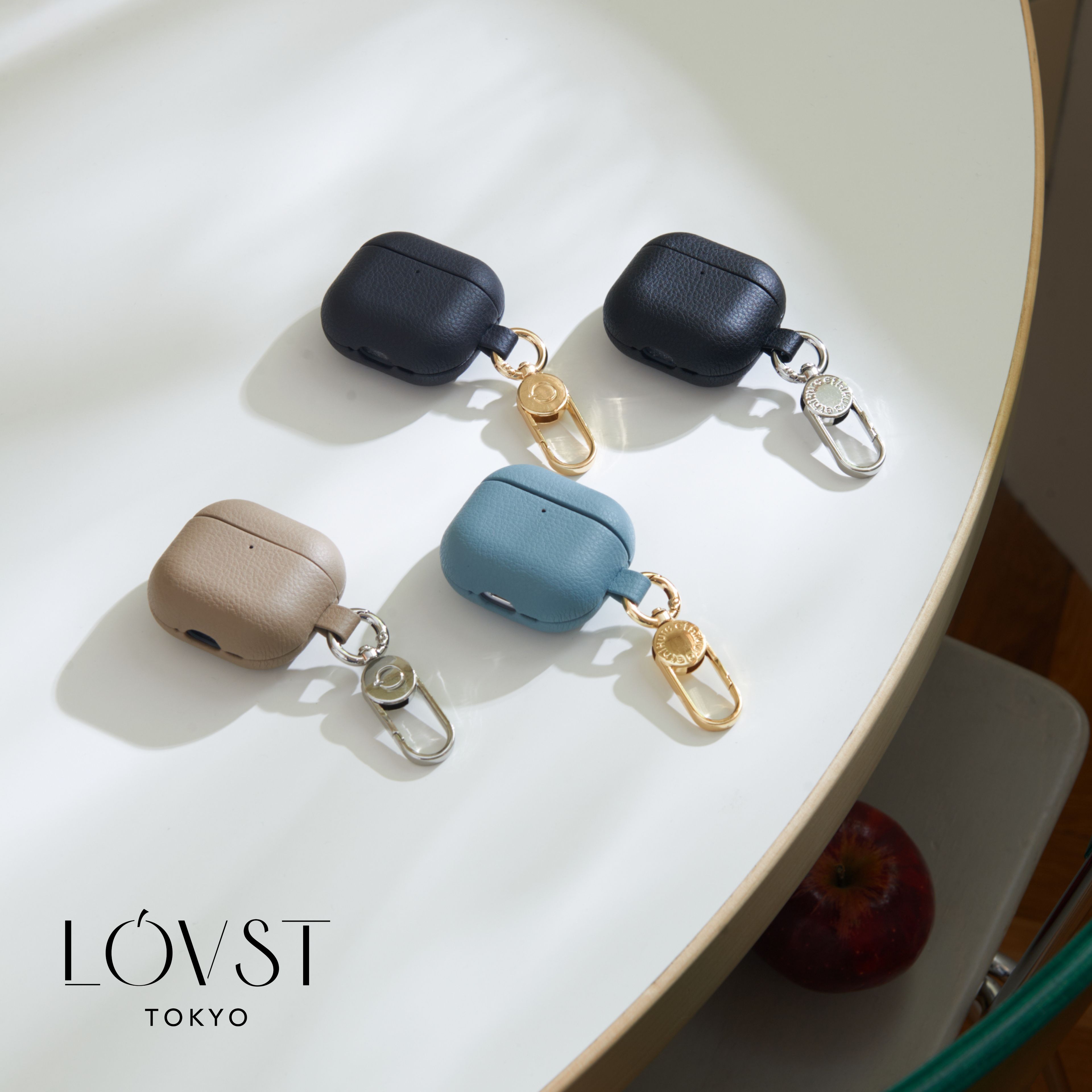 アップルエアーポッツ4ケース 名入れ刻印 ギフト | AirPods 4 カラビナ付き ヴィーガン レザー アップルレザー ブランド LOVST TOKYO ラヴィストトーキョー