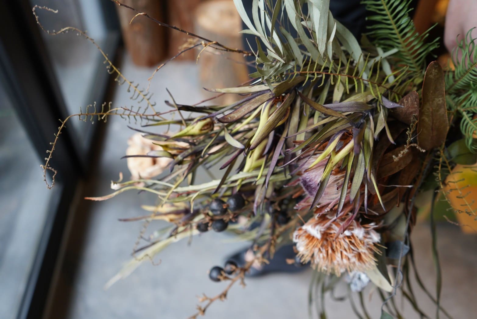 さらさらコサージ プロテア ヤシ リューカデンドロンなど 赤縄 Geo2 Co Uk