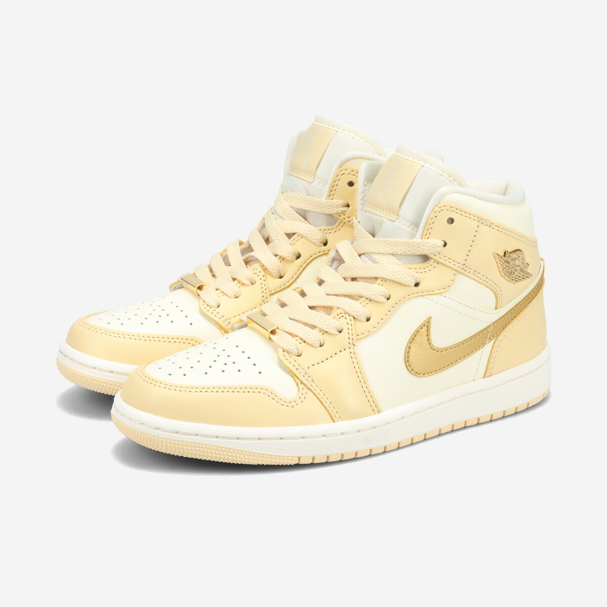 NIKE WMNS AIR JORDAN 1 MID 【PALE VANILLA GOLD】 ナイキ ウィメンズ エアジョーダン 1 ミッド 【ペール バニラ ゴールド】 メンズ レディース スニーカー ミッドカット PALE VANILLA/METALLIC GOLD/COCONUT MILK/SAIL ゴールド FB9892-200 13,121円