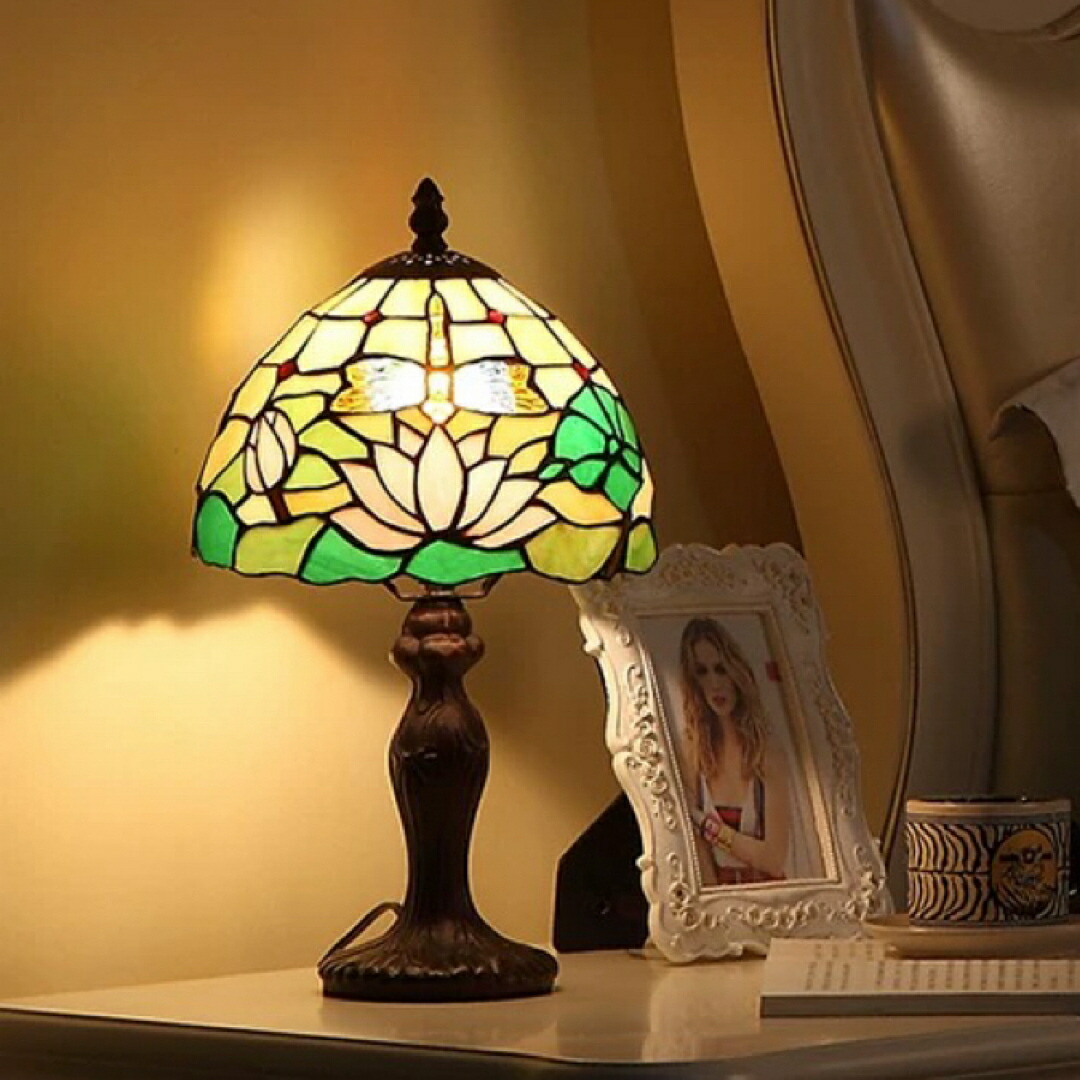 新品未使用 チョー可愛い　卓上ランプ　ステンドグラスR Nijiiro Lamp｜ニジイロランプ】 ステンドグラスの テーブル
