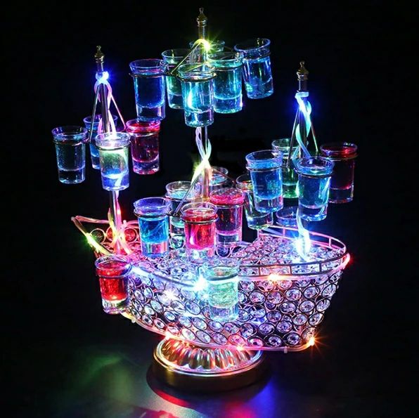 幻の船 LED酒ボトルの表示棚 バーホテル LED酒棚の表示棚 幻の船を実現 酒器 船型酒棚 テキーラ観覧車 パーティ 開店祝い 開店 レストラン レストランの装飾 ワイングラス掛け 24カップ　LEDランプデザイン 卓上自立型 USB充電式 コードレス 操作簡単 雰囲気作り｜L&rsquo;s Shop Online