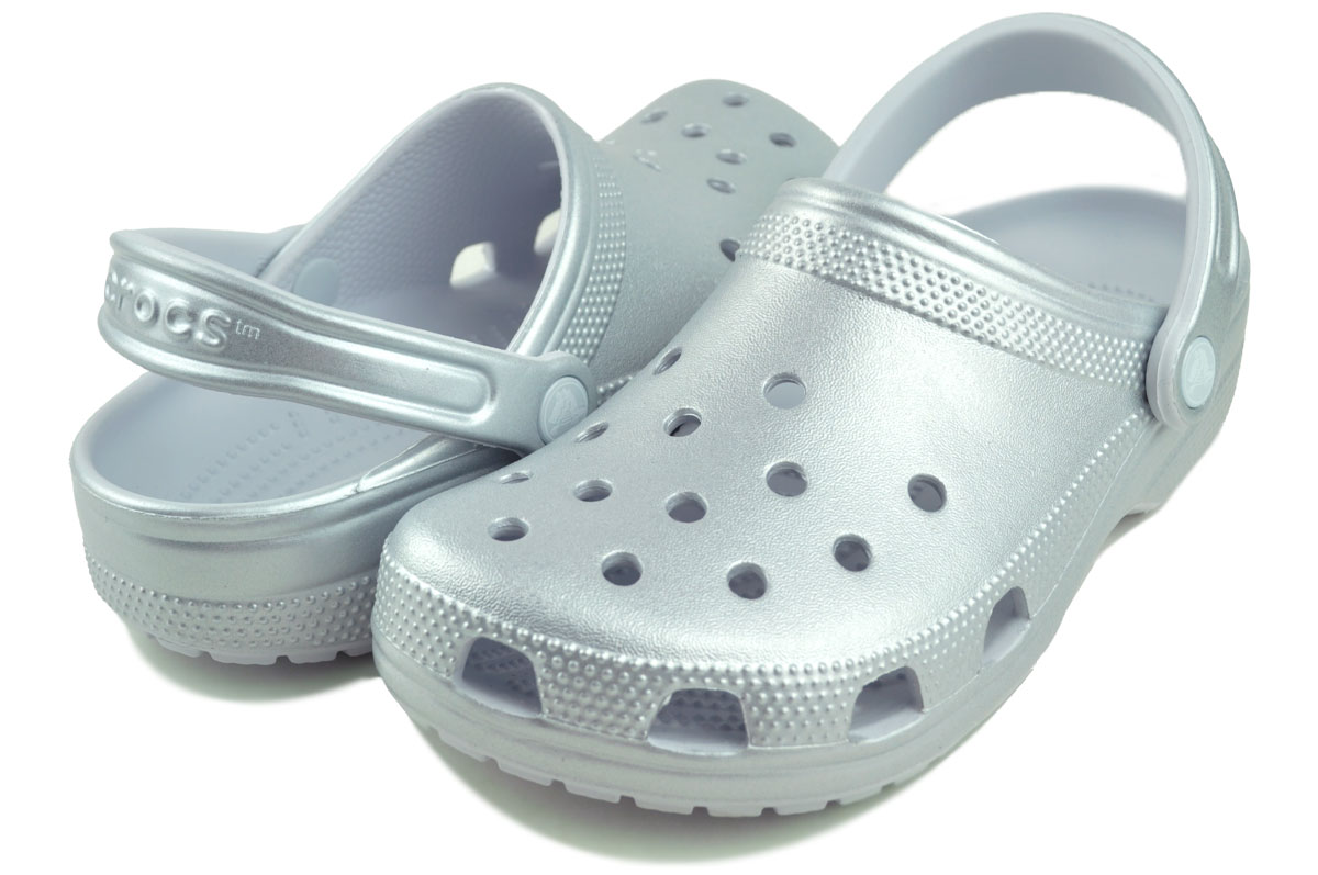 [最短即日発送!! & お得なクーポン!!] クロックス クラシック ティンテッド メタリック クロッグ スカイアイス crocs CLASSIC TINTED METALLIC CLOG SKY ICE 214010-5ew｜LTD SPORTS ONLINE STORE