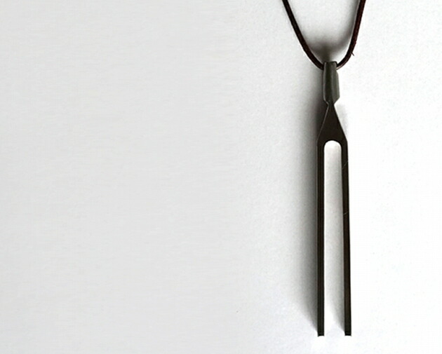 送料無料 ネックレスタイプ Lucas 日本製だから正確な音階528hz 音叉 ヒーリングチューナー ルカス 音叉 瞑想用 オリジナルポーチ付き 日本製 瞑想用 ヨガ Dnaの修復 職人の手作り品 528hz 日本製 最高級ヒーリングチューナー 浄化 瞑想 癒し ヨガ 空間浄化