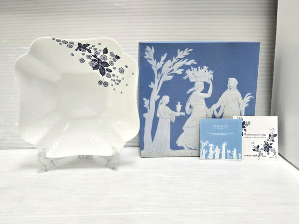 【未当て嵌める見せびらかす品】 ウェッジウッド WEDGWOOD オランダ苺 ブルーム インディゴ 真四角どんぶり鉢 ボーンチャイナ 野苺柄 ○YR-19914○
