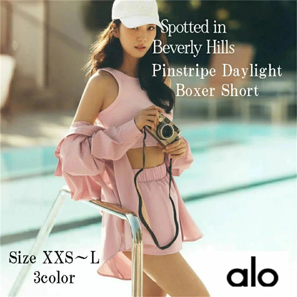 ★ alo yoga ★正規品米国より直輸入 NEW ピンストライプ デイライト ボクサーショーツ Pinstripe Daylight Boxer Short 海外セレブ愛用 ブラックピンク ジス着用 JISOO BLACKPINK トレンド レディース ファッション スポーツウェア トレーニング 公式 ロゴ 軽量 パンツ|LuckVillage