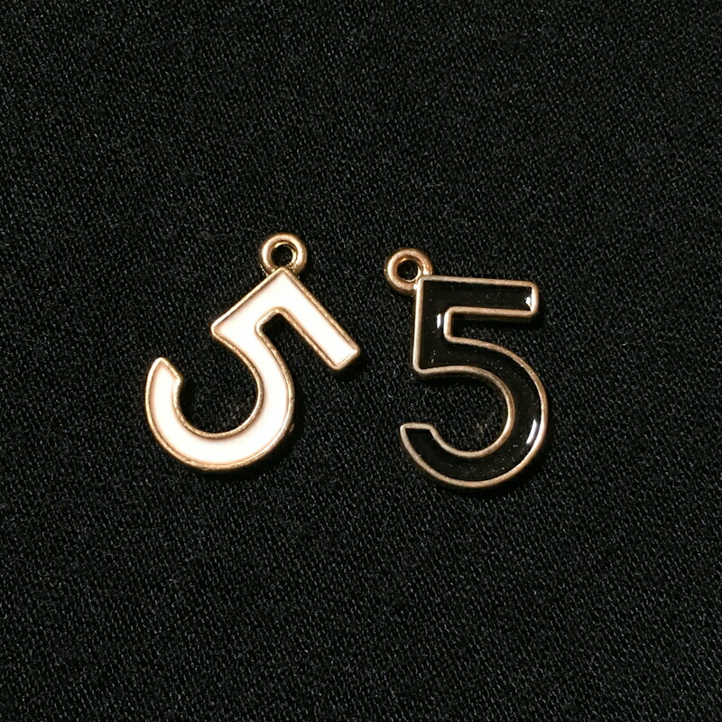 楽天市場】【アクセサリーパーツ】《チャーム》No.5 数字モチーフ 全3