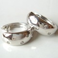 【完全無色透明Fカラー・高級仕様】pt900 K18YG/PG/WG 【0.1ct～0.16ct】ドットフープピアス『Modern』［SIクラス F～Dカラー 無色透明 GOOD～VERYGOOD］ハートアンドキューピット 中折れ シンプル メンズ レディース 母の日 ギフト 記念日【送料無料】｜Ｌｕｇｅ　Ｊｅｗｅｌｒｙ