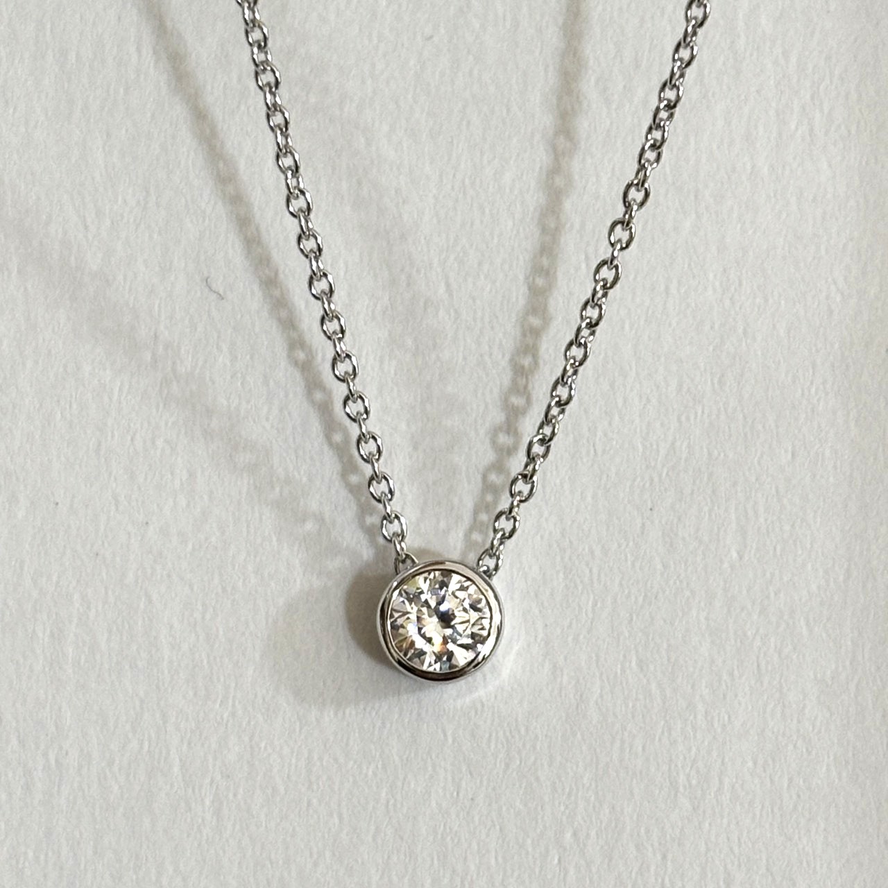 Pt900/K18YG/PG【0.20ct】フクリン留め 一粒 ダイヤモンド ネックレス 伏せこみ　ベゼル　ダイヤモンドペンダント｜Ｌｕｇｅ　Ｊｅｗｅｌｒｙ 33,605円