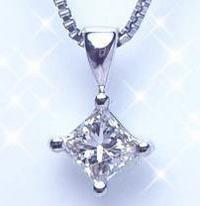 Pt プリンセスカットダイヤ ダイヤモンド ペンダントネックレス 0.30ct