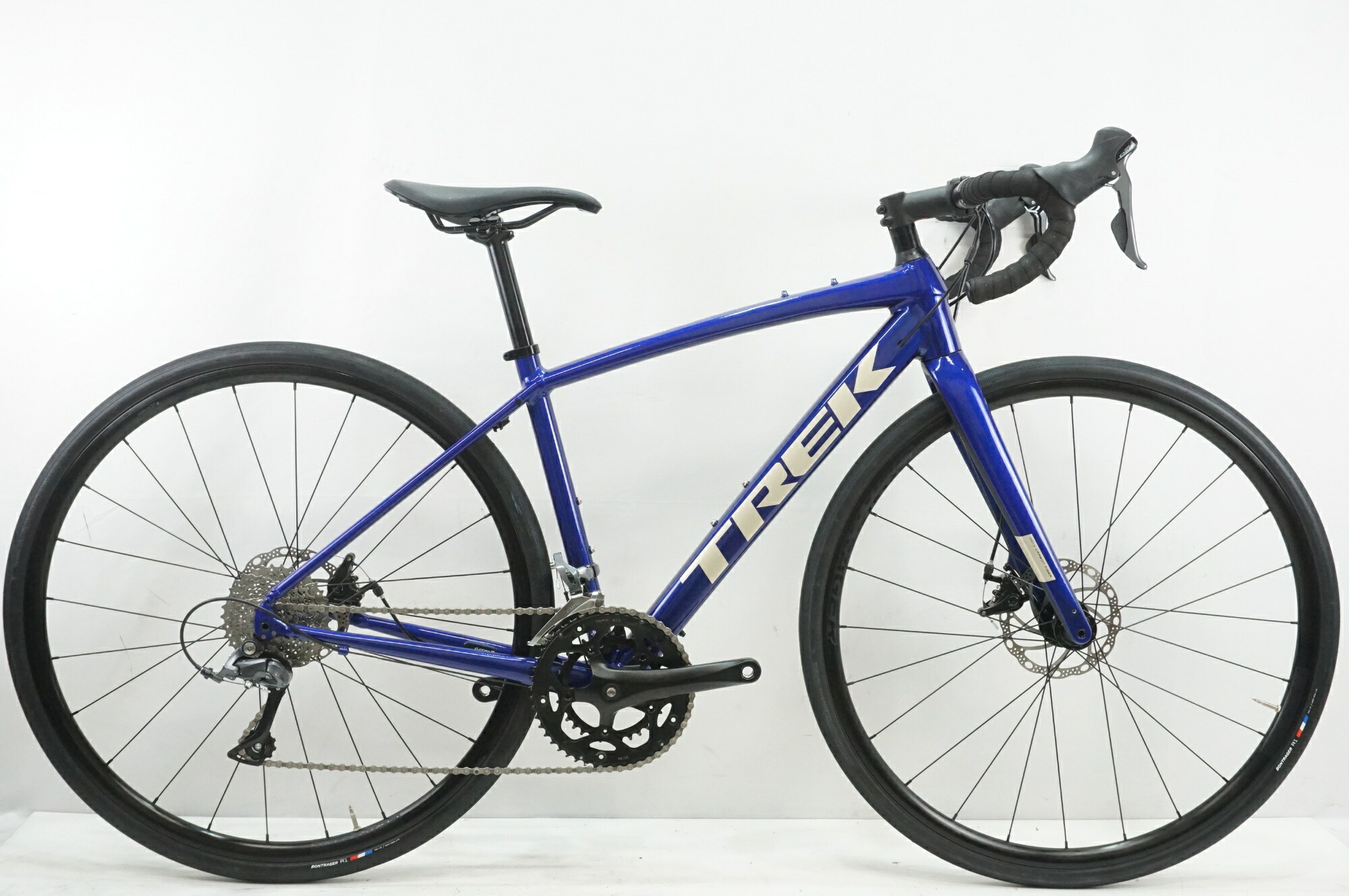 【中古】 TREK 「トレック」 DOMANE AL2 DISC 2023年模範例 読み込む自動二輪車 / 殿堂店 スポーツ・アウトドア-ロードバイク-自転車・サイクリング