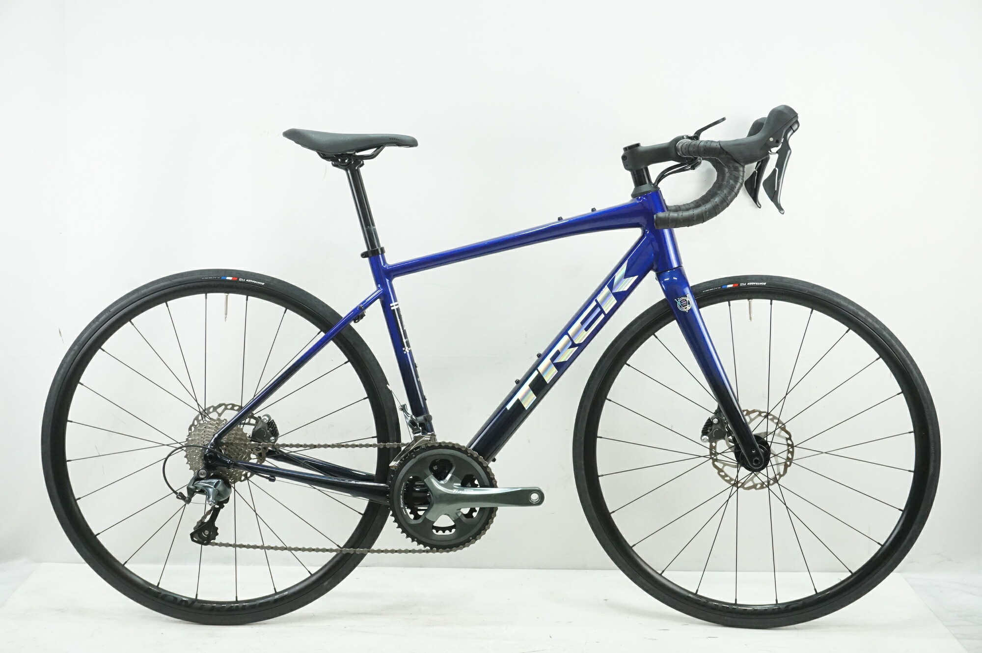 【中古】TREK 「トレック」 DOMANE AL 4 GEN 4 2025年模範例 読み込む自動二輪車 / 殿堂店 スポーツ・アウトドア-ロードバイク-自転車・サイクリング