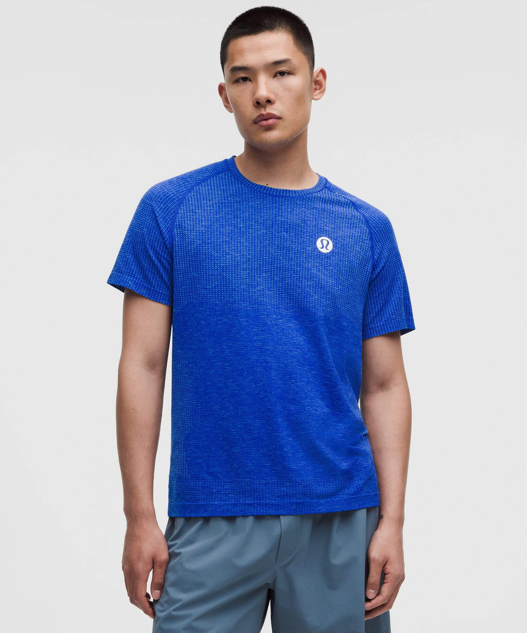 [公式] ルルレモン lululemon 男性 Metal Vent Tech 半袖シャツ *ロゴ - ショートスリーブシャツ - ランニング｜ルルレモン 公式ショップ