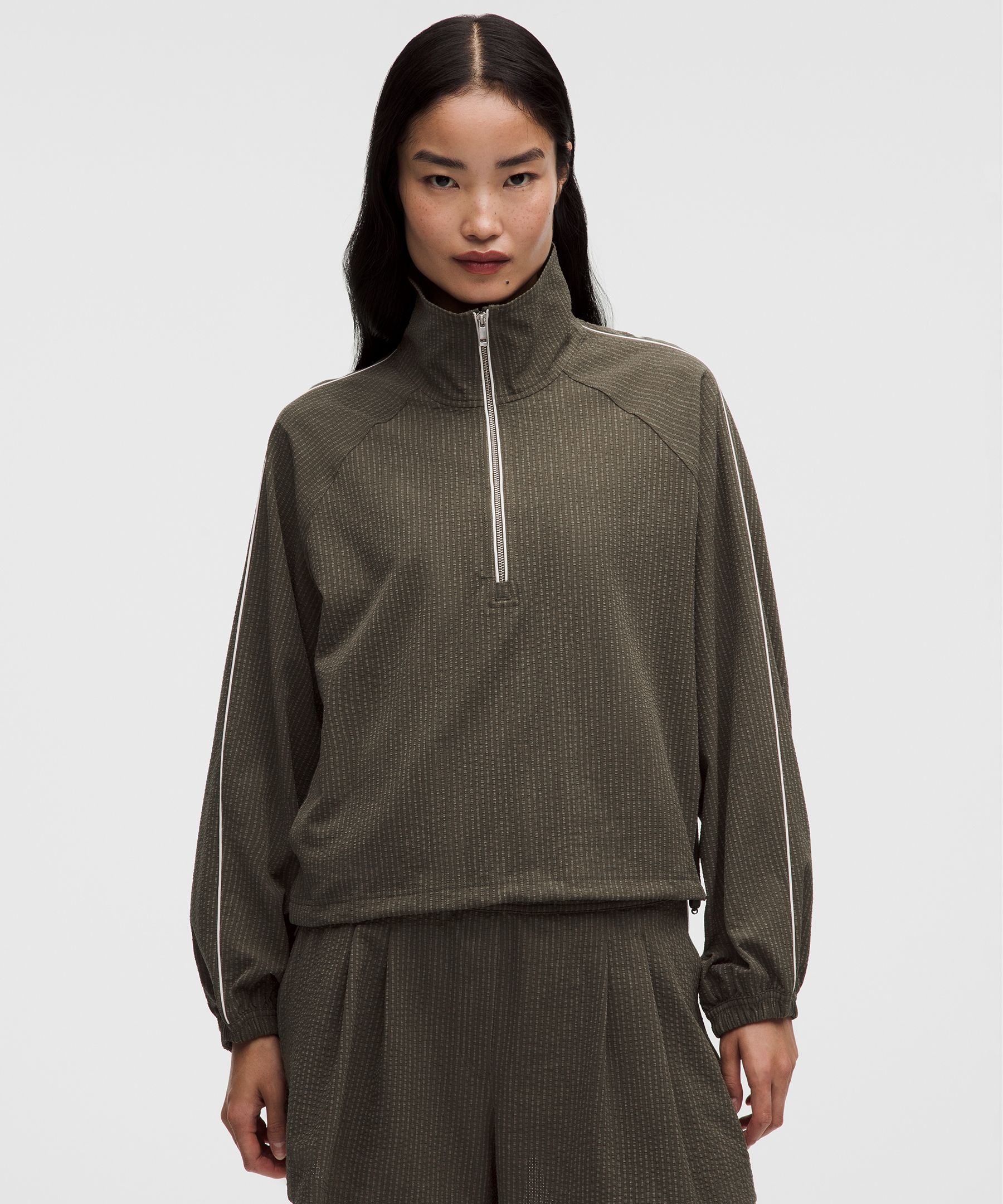 [公式] ルルレモン lululemon 女性 シアサッカーWovenAir ファネルネックハーフジップ - フーディー＆スウェットシャツ - カジュアル｜ルルレモン 公式ショップ