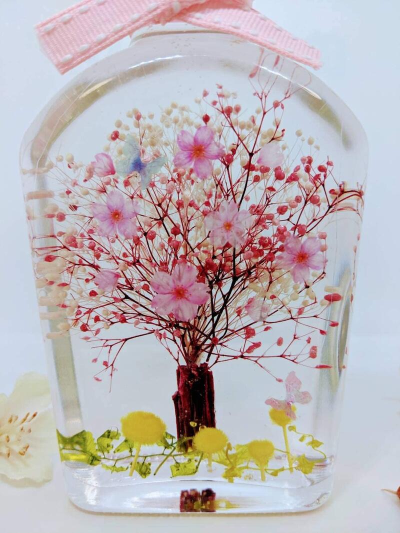 Lulu S ルルズ 桜 ハーバリウム さくらの木 角スキットル瓶 プリザーブドフラワー ドライフラワー ボトルサイズ 胴径78mm 43mm高さ140mm 0ml 桜 ハーバリウム Lulu S 1636 Butlerchimneys Com