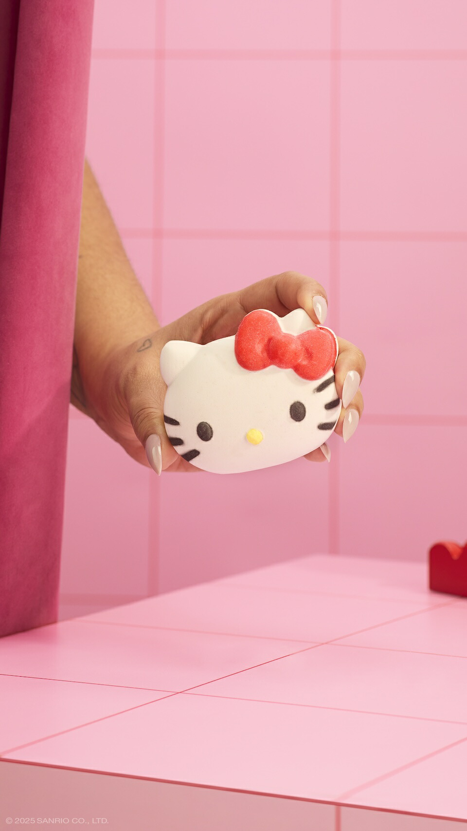 9/4-11☆P10倍☆要エントリー】LUSH ハローキティ バスボム Lush
