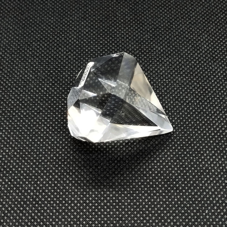 水晶 クォーツ ダイヤモンドカット 置物 天然石 パワーストーン プレゼント 開運 ギフト インテリア 誕生石