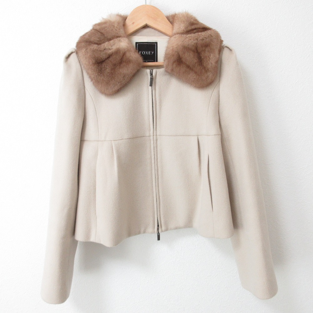 フォクシーブティック　FOXEY ミンク襟のカシミアジャケットとスカート　38 フォクシーブティック FOXEY ミンク襟のカシミアジャケットと