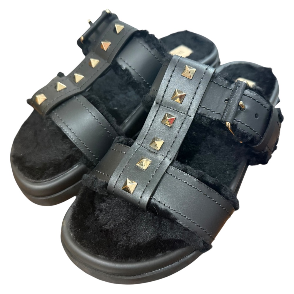 【中古】美品 VALENTINO GARAVANI ヴァレンティノガラヴァーニ ロックスタッズ ムートン サンダル サイズ36 約23cm ブラック レディース Luxs ブランド古着のリュクス
