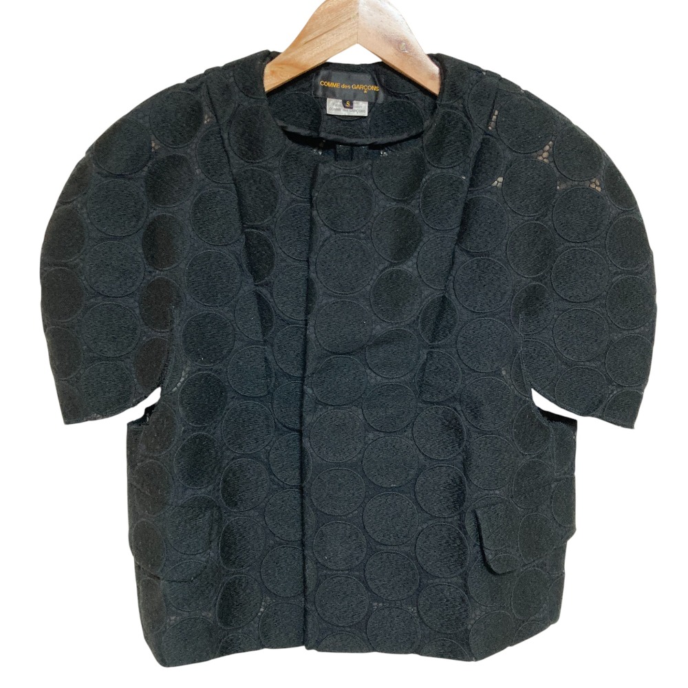 【中古】美品 AD2008 COMME des GARCONS コムデギャルソン ドットエンブロイダリーレース 二次元 ジャケット GC-J067 サイズS ブラック レディース Luxs ブランド古着のリュクス|Luxs(ブランド古着のリュクス)