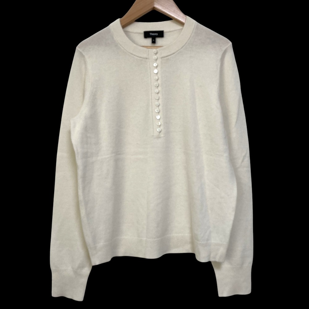 【中古】美品 25AW Theory セオリー CASHMERE BTN PLKT HENLEY カシミヤ100％ ヘンリーネック ニットセーター Mサイズ オフホワイト レディース Luxs ブランド古着のリュクス