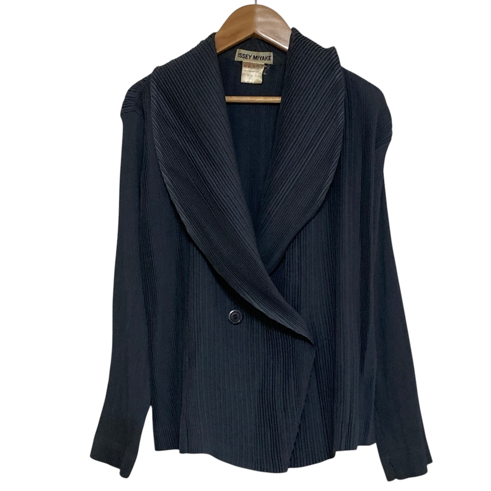 【中古】美品 ISSEY MIYAKE イッセイミヤケ ショールカラー プリーツジャケット サイズM グレー レディース Luxs ブランド古着のリュクス|Luxs(ブランド古着のリュクス)