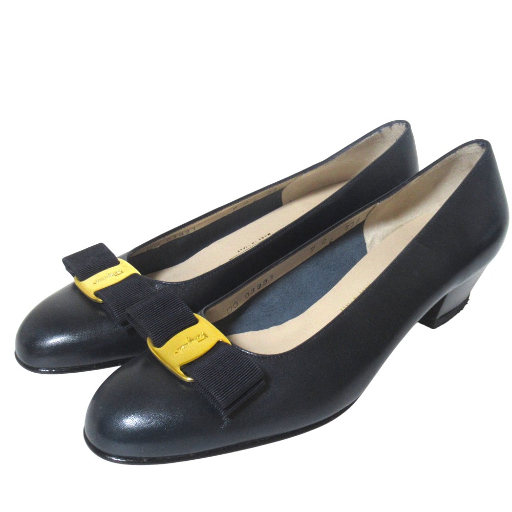 【中古】新品同様 Salvatore Ferragamo サルヴァトーレフェラガモ カーフレザー ヴァラリボン パンプス サイズ7C 24.5cm ダークネイビー レディース Luxs ブランド古着のリュクス