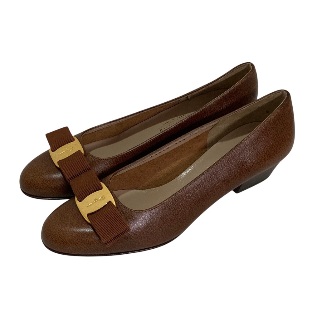 【中古】美品 Salvatore Ferragamo サルヴァトーレフェラガモ ヴァラリボンパンプス サイズ5C 22.5cm程度 ブラウン レディース Luxs ブランド古着のリュクス