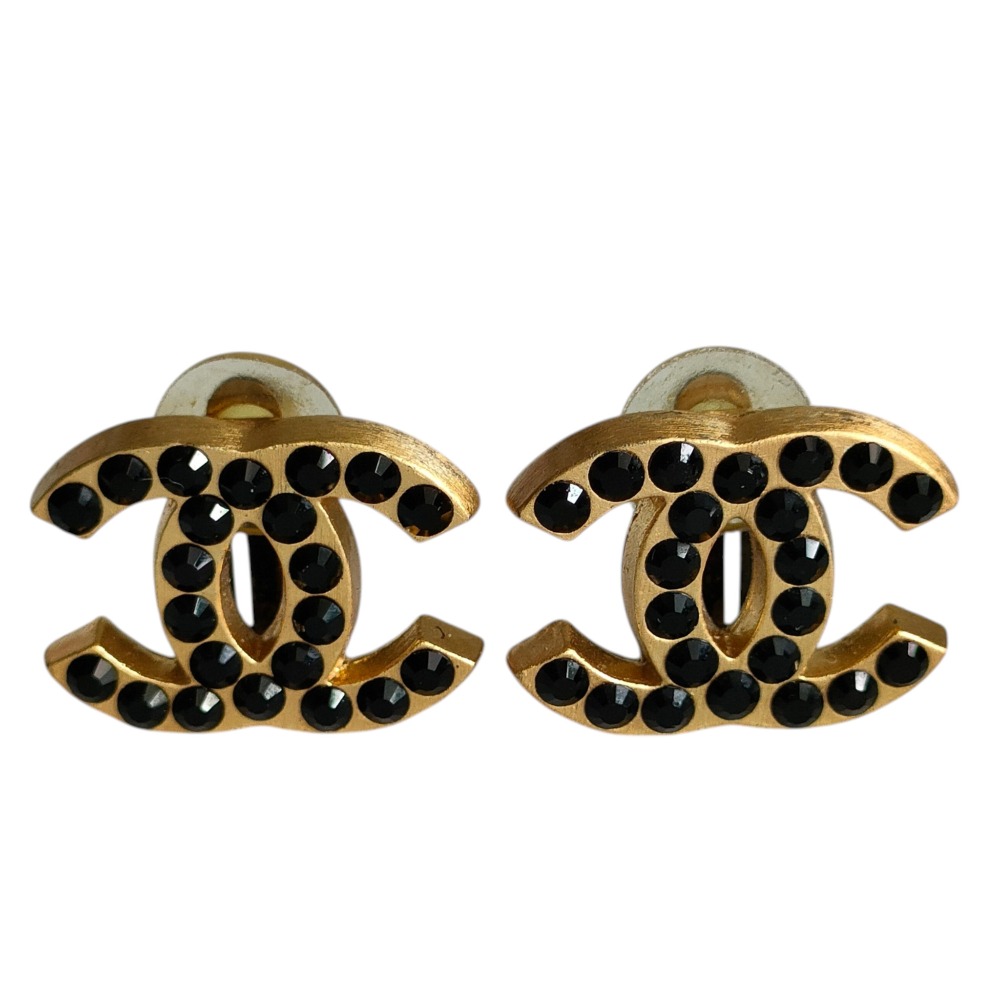 【中古】良品 CHANEL シャネル 01A ココマーク ブラックラインストーン クリップイヤリング 箱付き ゴールドカラー レディース Luxs ブランド古着のリュクス|Luxs(ブランド古着のリュクス)