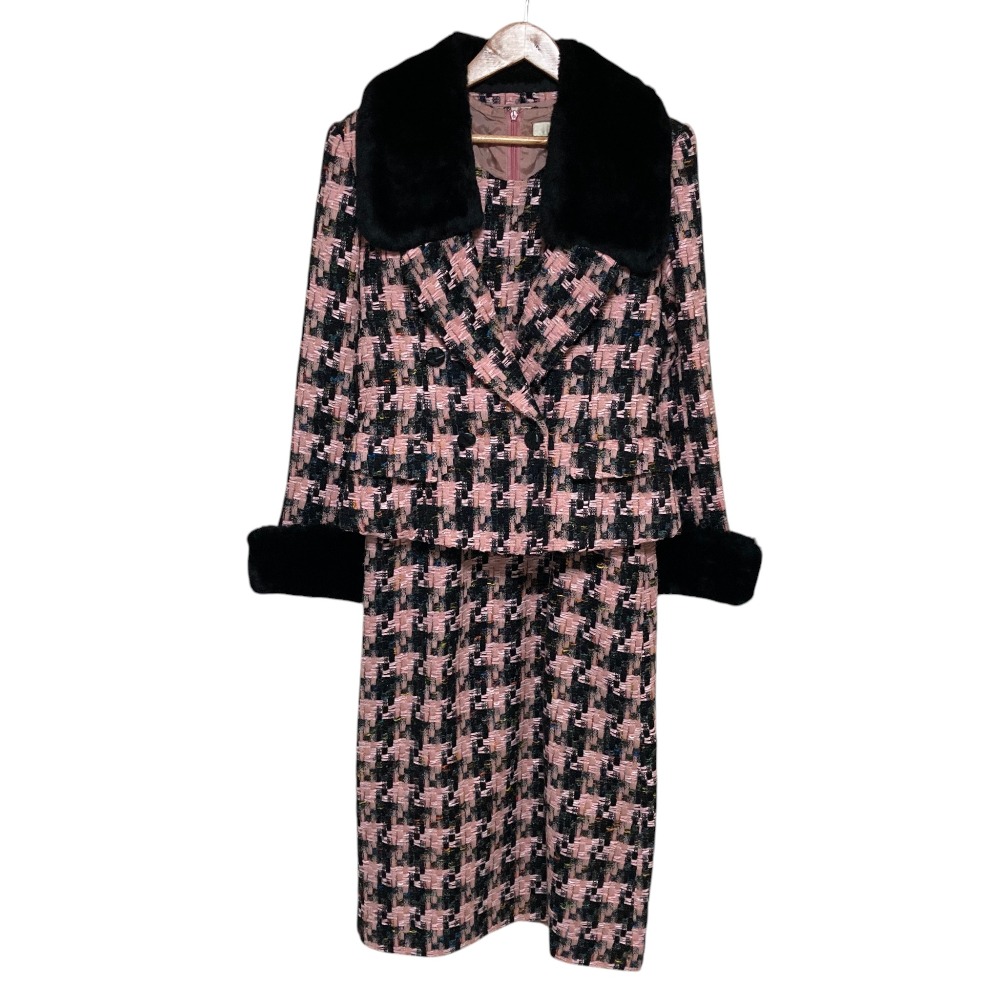 【中古】良品 INGEBORG インゲボルグ ムートンファー ツイード ジャケット ワンピース アンサンブル セットアップ ピンク レディース Luxs ブランド古着のリュクス｜Luxs（ブランド古着のリュクス）